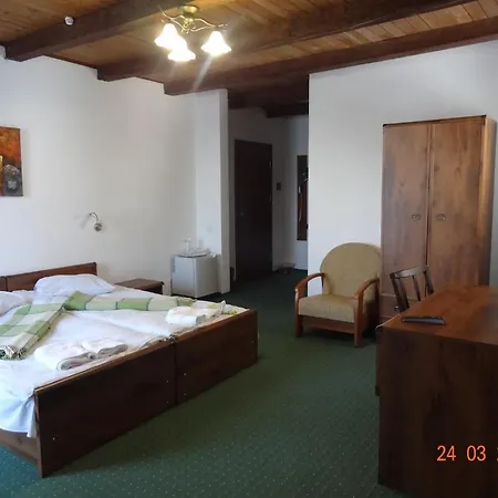 альпийский двор 3* Славское