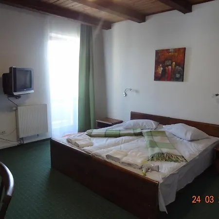 Hotel Alpenhof Pansion 3*