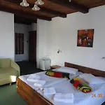 альпийский двор 3* Славское