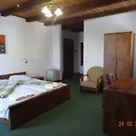 альпийский двор 3* Славское